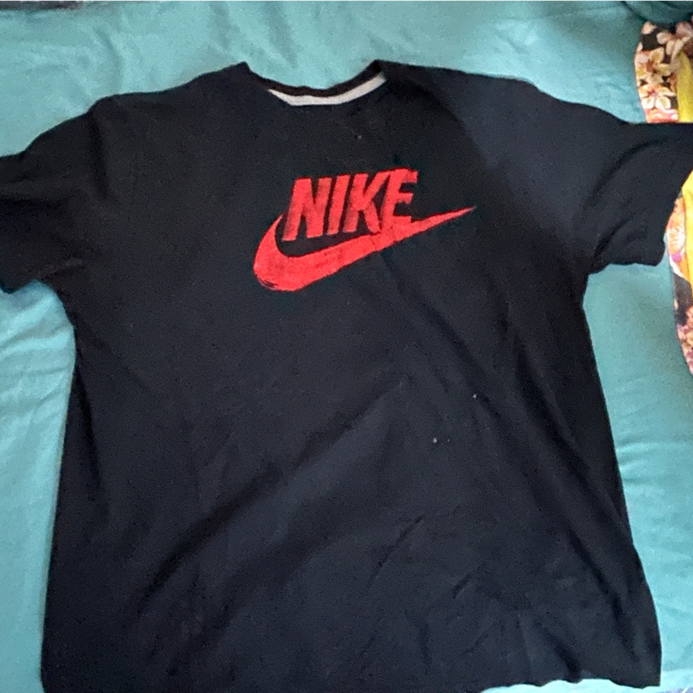 Lot of 5 nike items, t shirts, shorts, track pants see pics and description